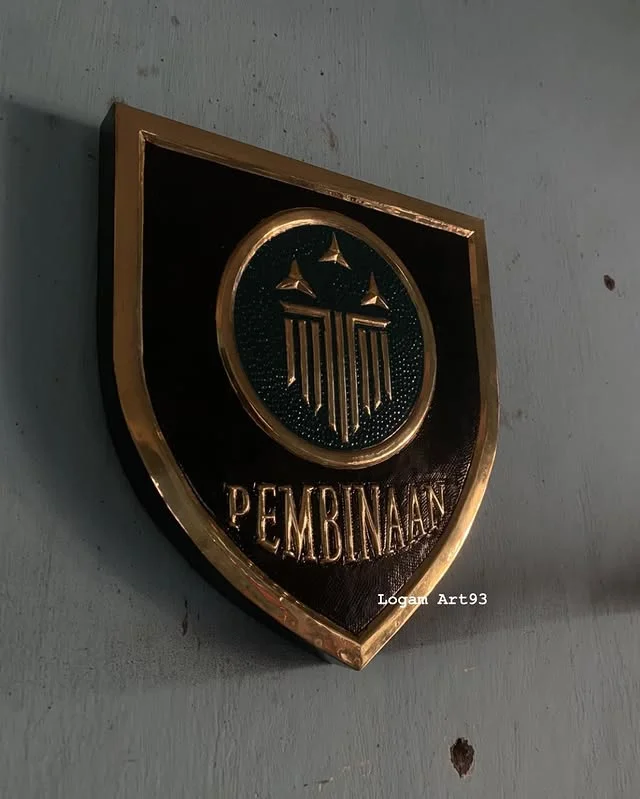 Elegant Custom Brass Pembinaan Logo