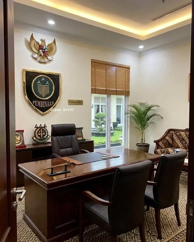 Elegant Custom Brass Pembinaan Logo