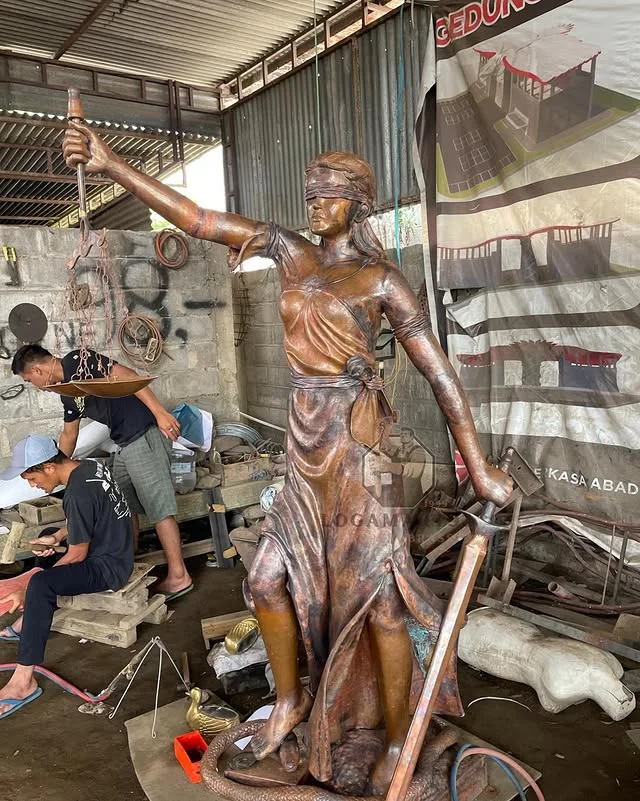 Patung Tembaga Dewi Keadilan Custom