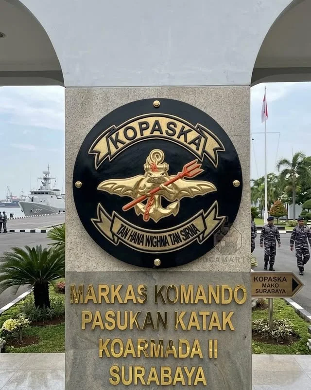 Kopaska Koarmada II Surabaya Hammered Brass Logo
