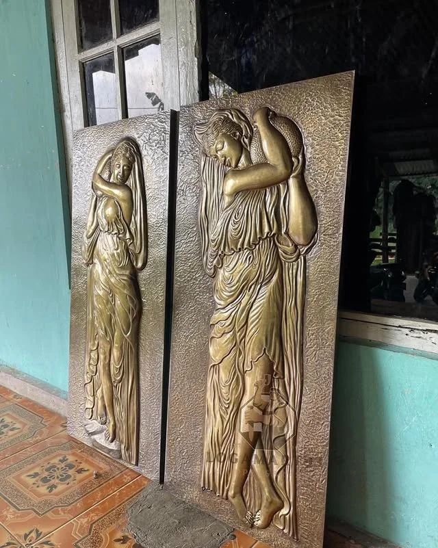 Relief Kuningan Motif Ukiran Perempuan