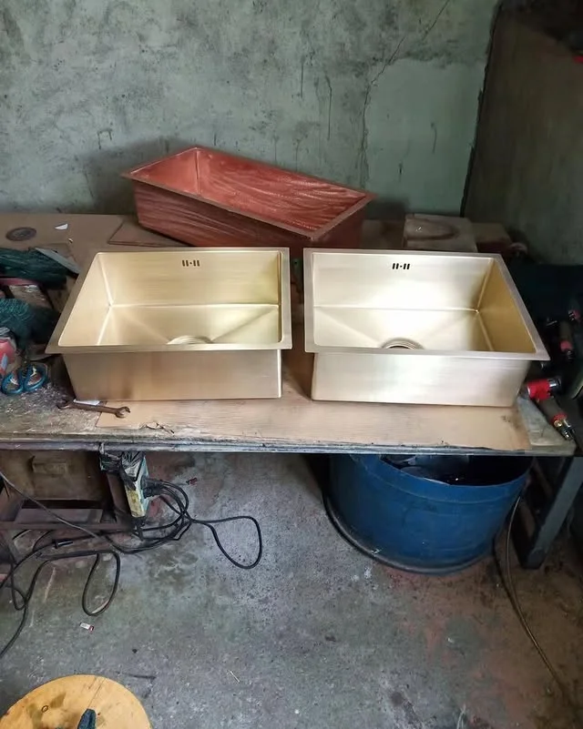 Custom Glossy Brass Rectangular Wash Basin