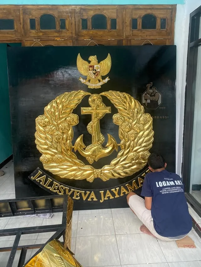 TNI AL Jalesva Jayamahe Brass Logo