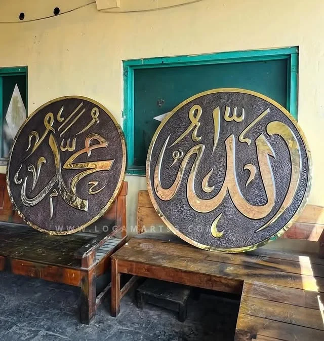 Custom Polished Brass Round Calligraphy Wall Decor 50x50 cm
