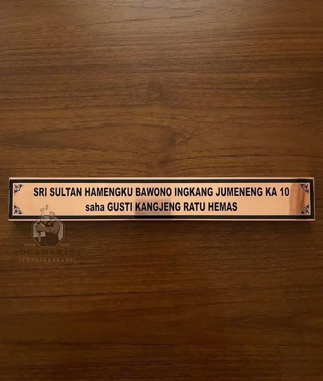 Custom Papan Nama Tembaga (2)
