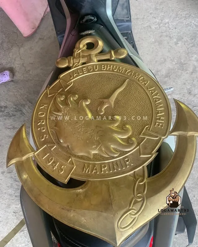 Indonesian Marine Corps Motto Emblem Jalesu Bhumyamca Jayamahe Hammered Brass