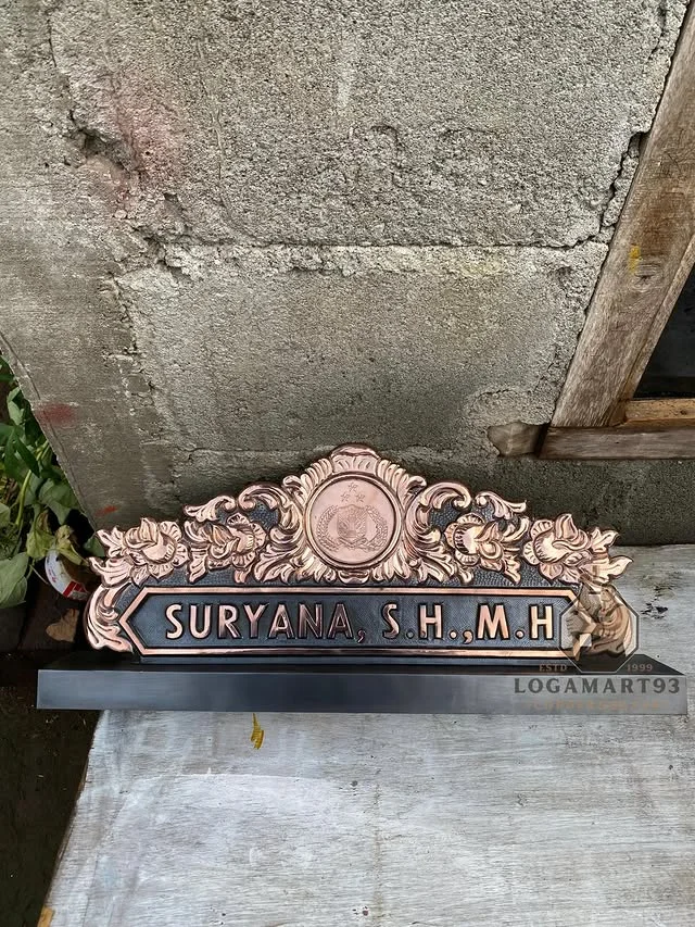 Custom Papan Nama Meja Ukiran Tembaga (2)