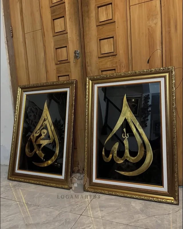Custom Glossy Brass Calligraphy Figura 25x30 cm