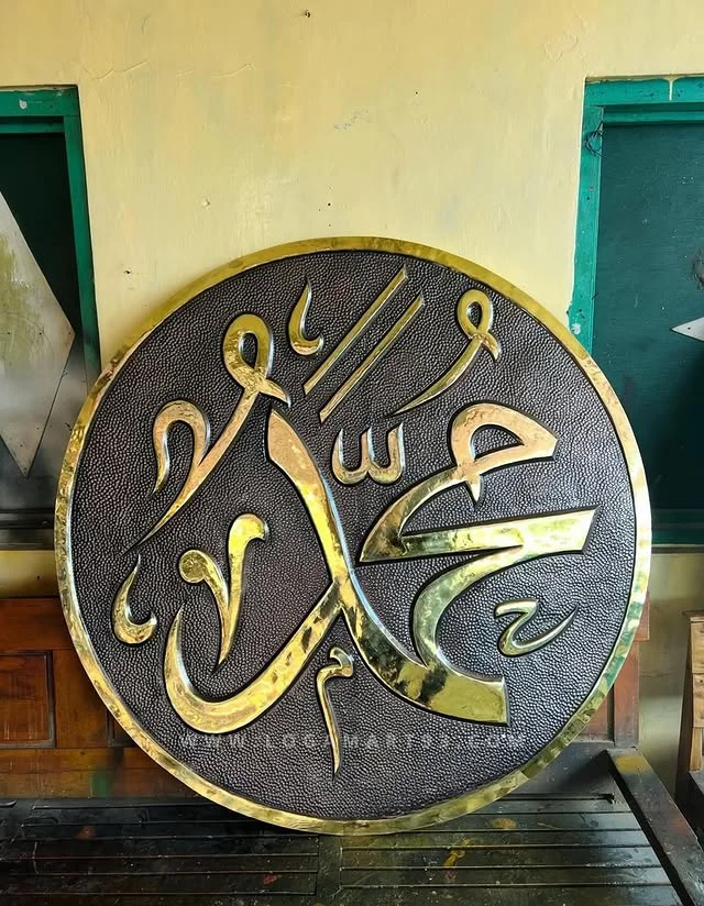 Custom Polished Brass Round Calligraphy Wall Decor 50x50 cm