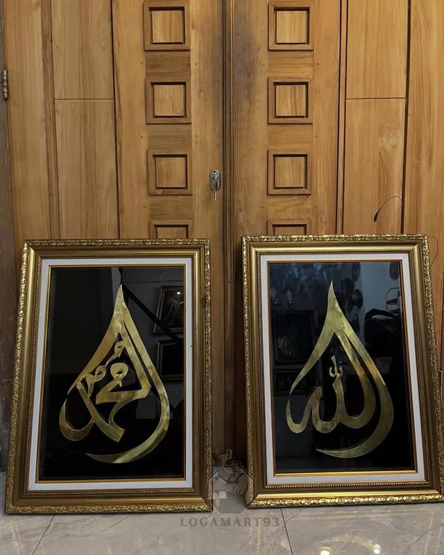 Custom Glossy Brass Calligraphy Figura 25x30 cm