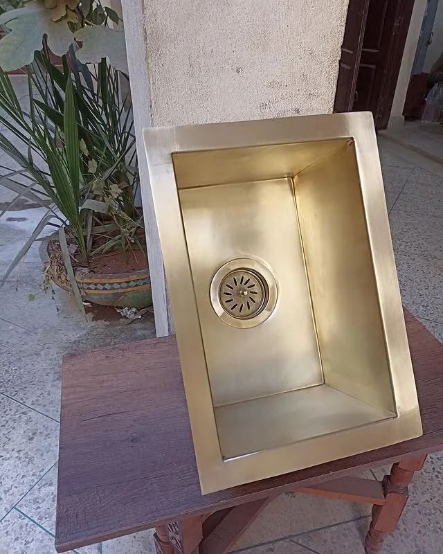 Custom Glossy Brass Rectangular Wash Basin