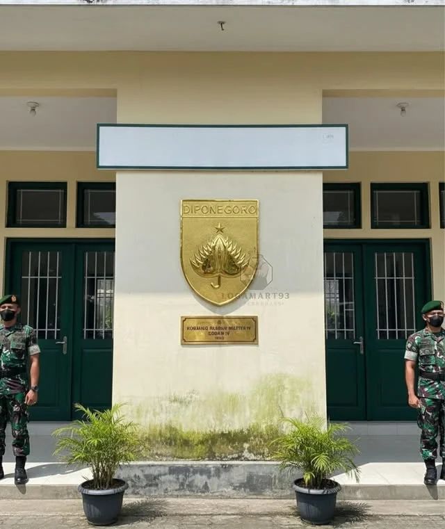 Custom Glossy Brass Kodam IV Diponegoro Logo