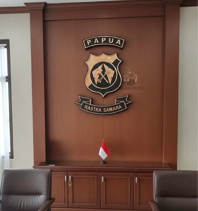 Logo Polda Papua Tembaga Polish Custom