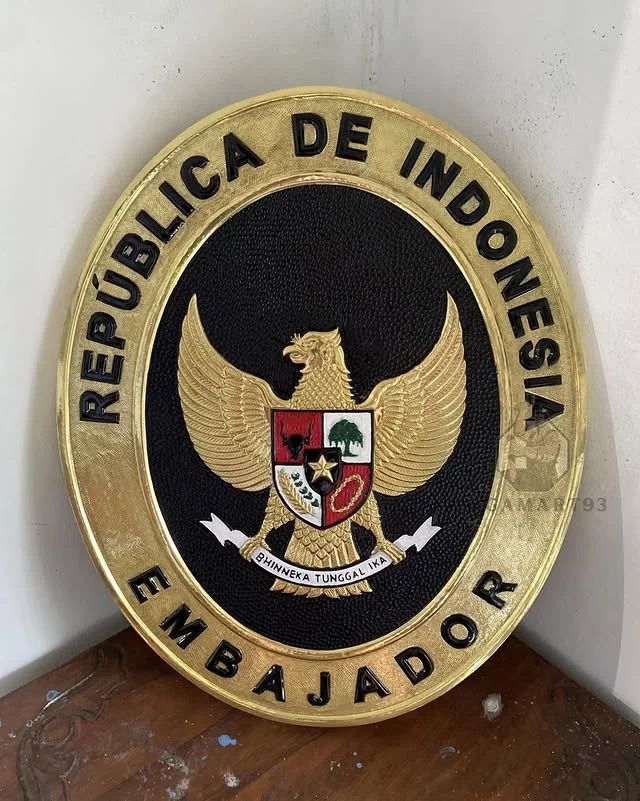 Mexico Embassy Polished Brass Logo