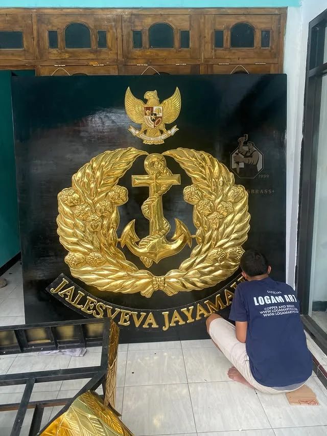 TNI AL Jalesva Jayamahe Brass Logo