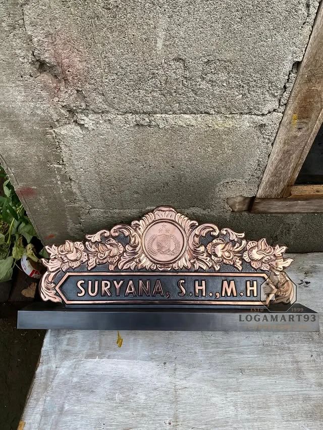 Custom Papan Nama Meja Ukiran Tembaga (2)